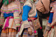 Load image into Gallery viewer, VIETNAM - Bac Ha market - colorful woman
