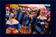 Load image into Gallery viewer, VIETNAM - Sapa - women on the Bac Ha market

