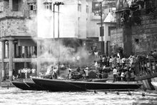 Load image into Gallery viewer, INDIA - Varanasi - burning
