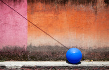 Load image into Gallery viewer, GUATEMALA - antigua - balloon in the street
