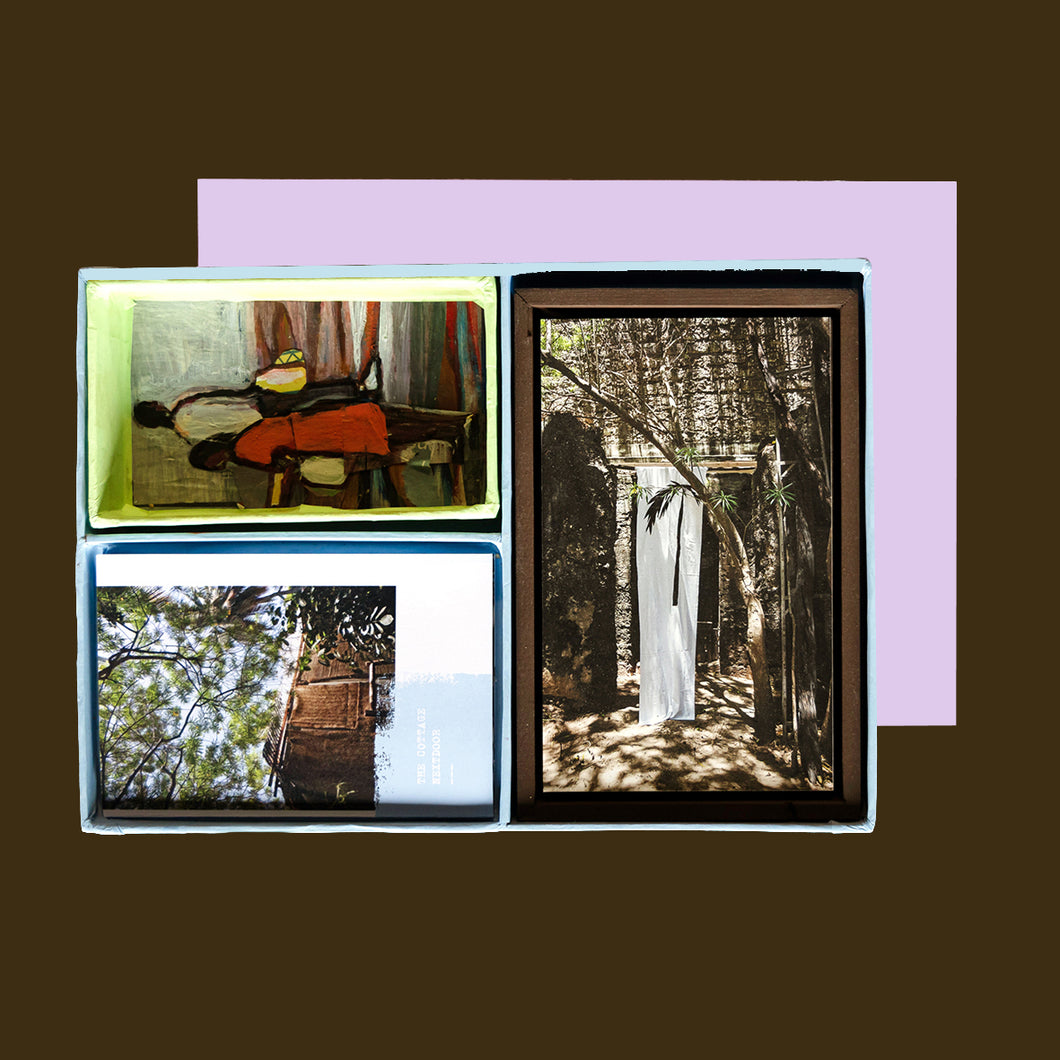 BOX WITH PAINTING FRANK + PICTURE MIRJAM  + BOOK 'BY THE SEA'  - LAMU