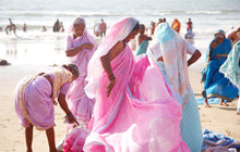 Load image into Gallery viewer, INDIA - Gokarna - Women on the beach
