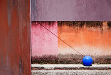 Load image into Gallery viewer, GUATEMALA - antigua - balloon in the street

