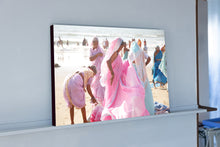 Load image into Gallery viewer, INDIA - Gokarna - Women on the beach
