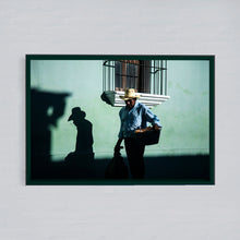 Load image into Gallery viewer, GUATEMALA - antigua - man on the street
