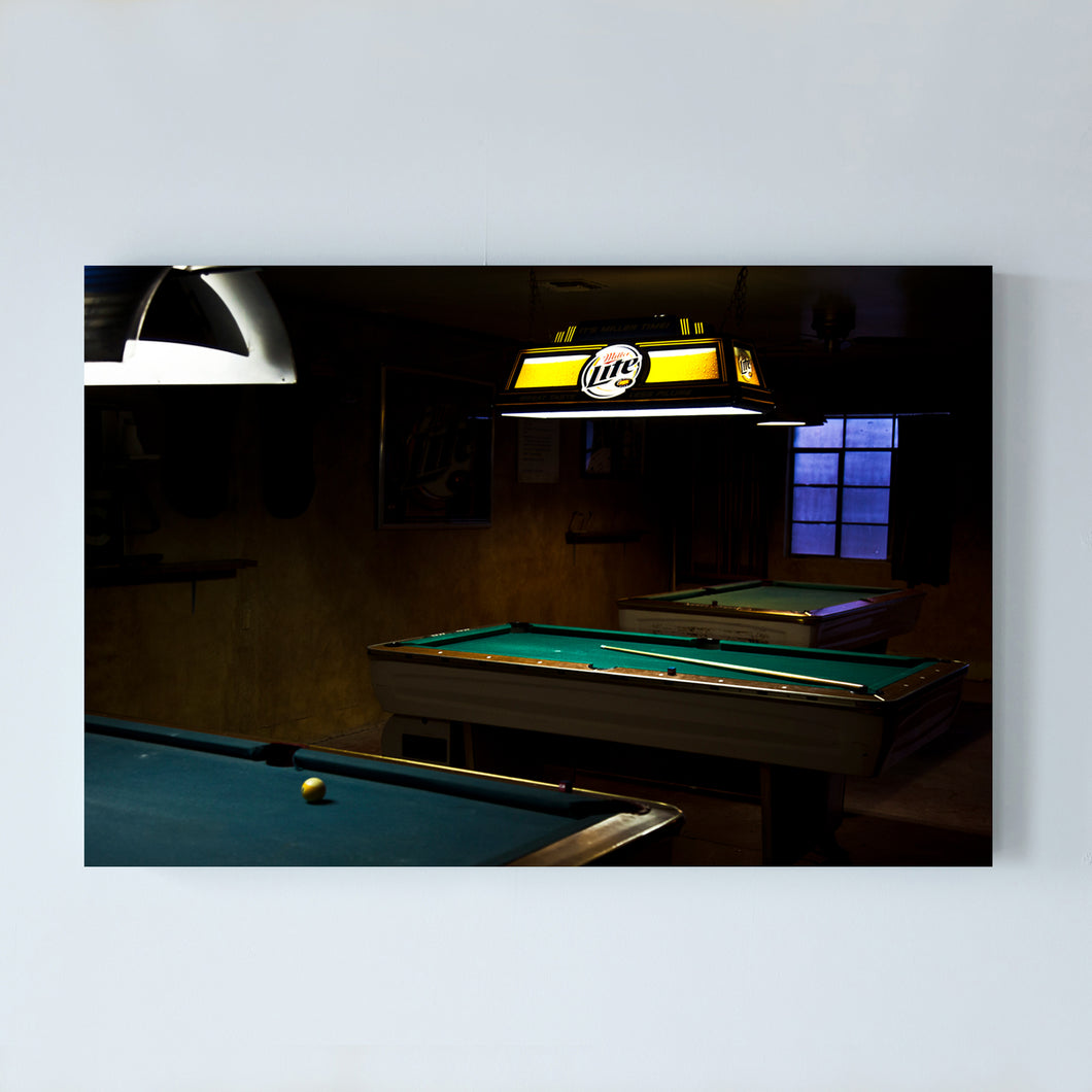 AMERICA - marfa - pool tables in bar