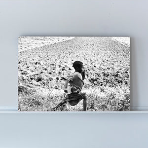 RWANDA - Kisoro - running girl